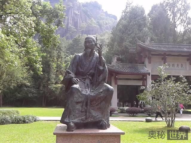 圣人朱熹为打击学术对手毒打军妓