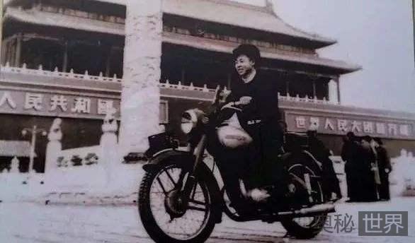真实的雷锋：每月30元工资，买44元皮夹克