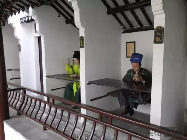 在中国古代，为了考上状元要经过多少次考试？