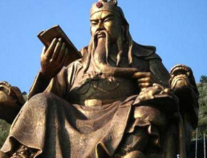 毛主席如何看待关羽？早年很崇拜，后来渐渐持否定态度