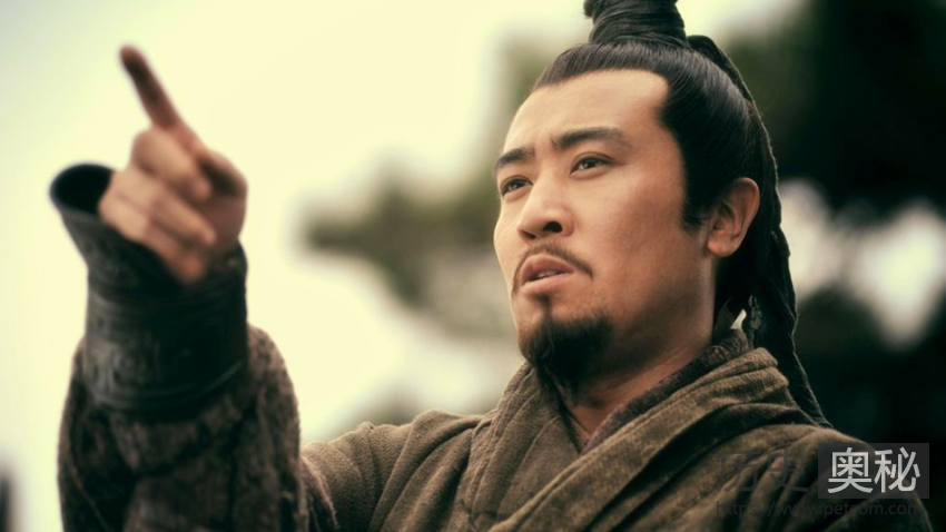 诸葛亮为何要放弃曹操而投向刘备呢？