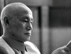 蒋介石为何总是时常以光头示人？