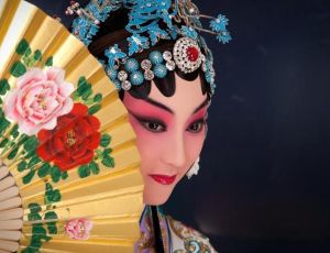 汤显祖的《牡丹亭》：中国古代版人鬼情未了