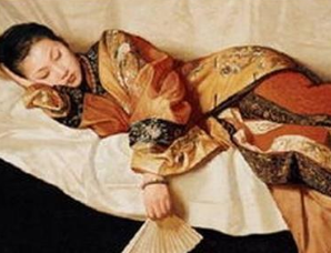 清朝宫女的真实生活：睡觉竟然不能仰面