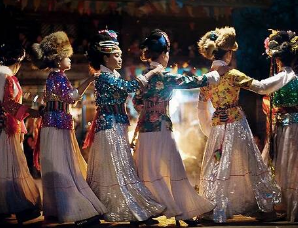 中国历史上真实的女儿国 一女侍多夫夜夜换男人